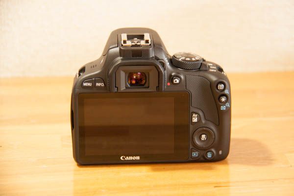 canon_eos_kiss_x7_double_zoom_kit_05