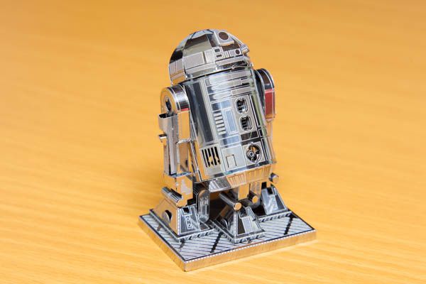 メタリックナノパズルR2-D2完成