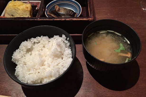 ご飯と味噌汁